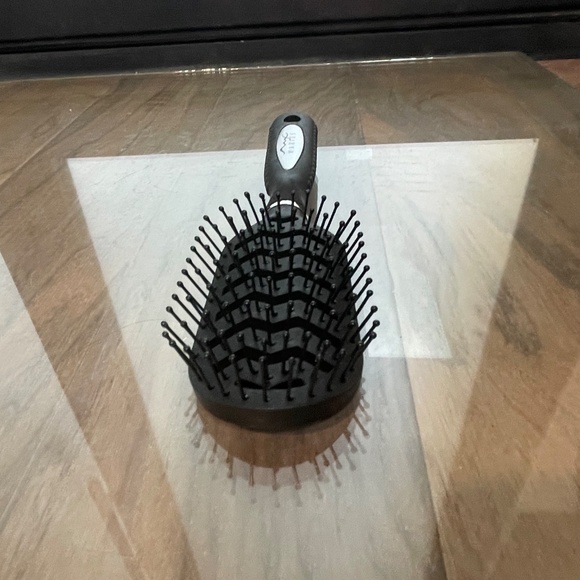 Excellent Condition 2-Piece Hair Brush Set - Picture 5 of 10